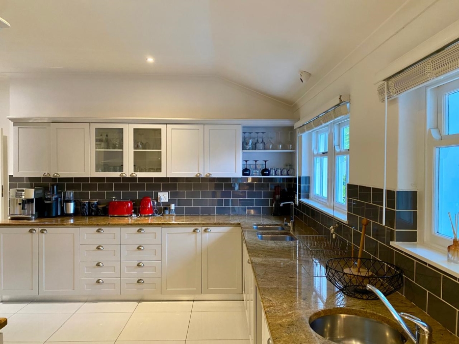 5 Bedroom Property for Sale in Constantia Western Cape